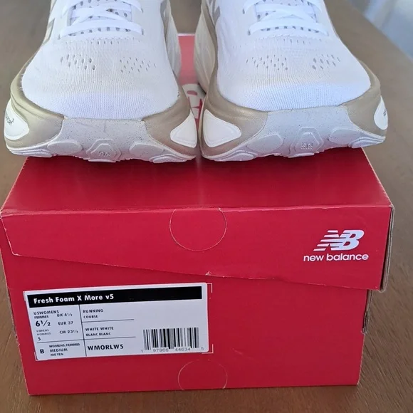 New Balance Fresh Foam x More V5 Sneaker - Color: White - Size: Women 6.5 - Picture 3 of 9